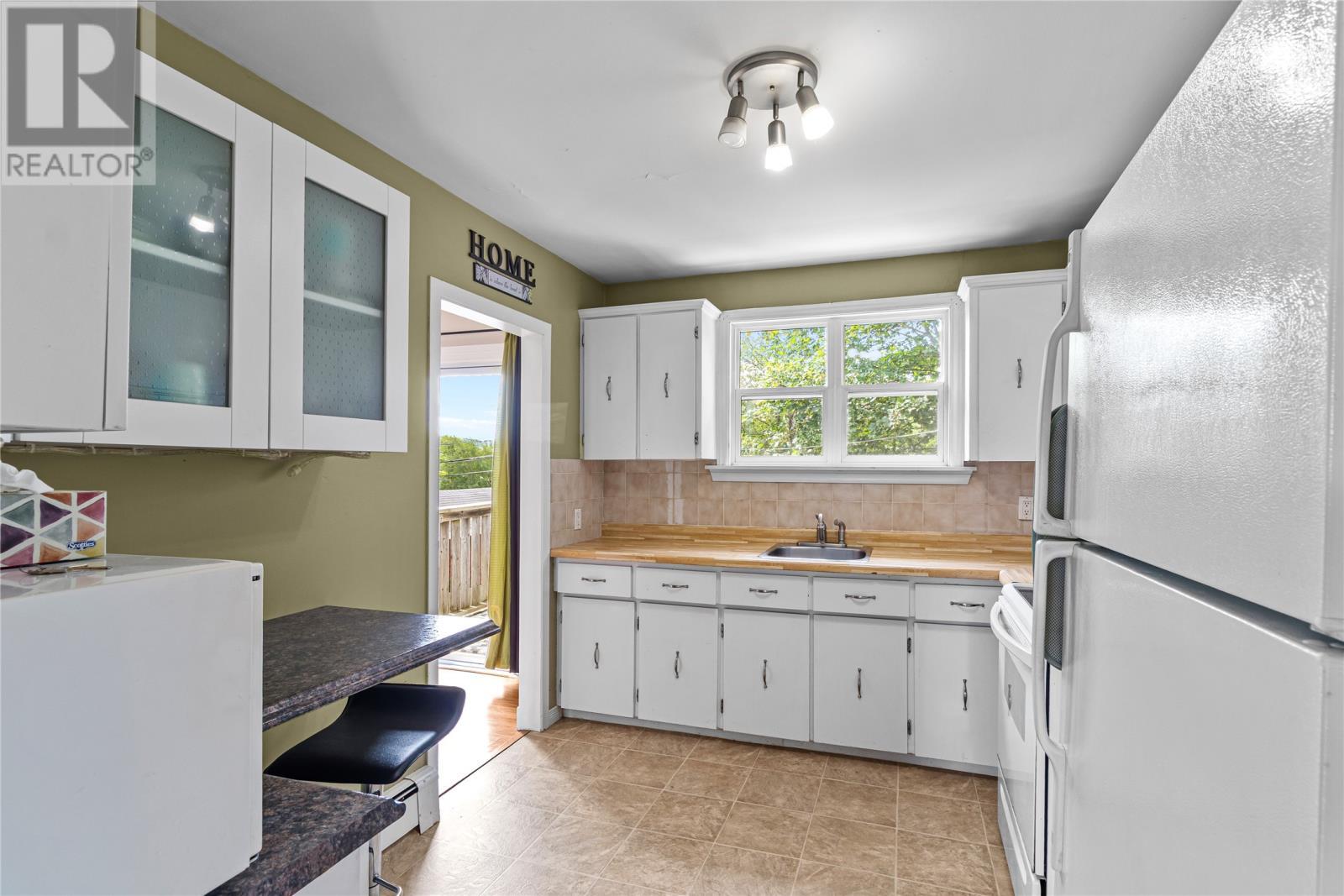 Bright and functional kitchen - 22 Holbrook Avenue, St. John'S, NL - Indoor Photo Showing Kitchen