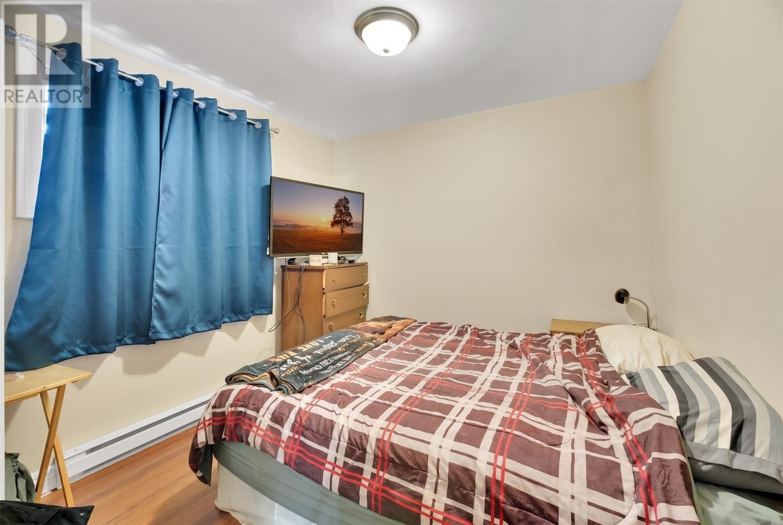 26 Lloyd Crescent, St. John'S, NL