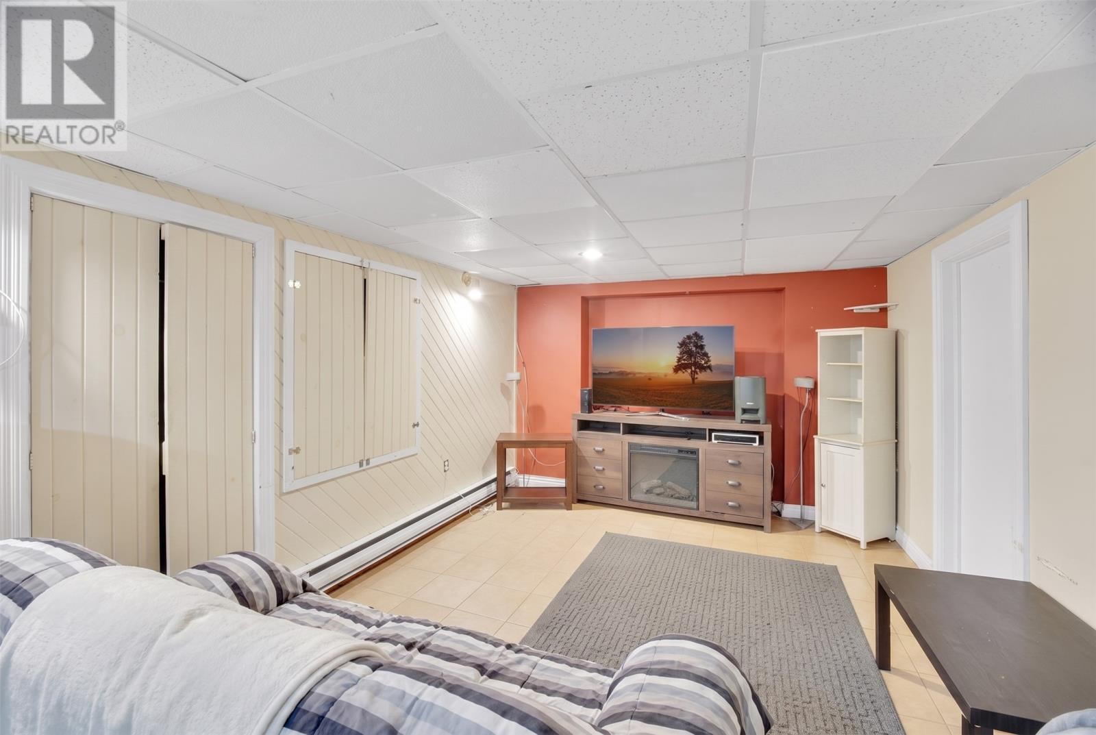 26 Lloyd Crescent, St. John'S, NL
