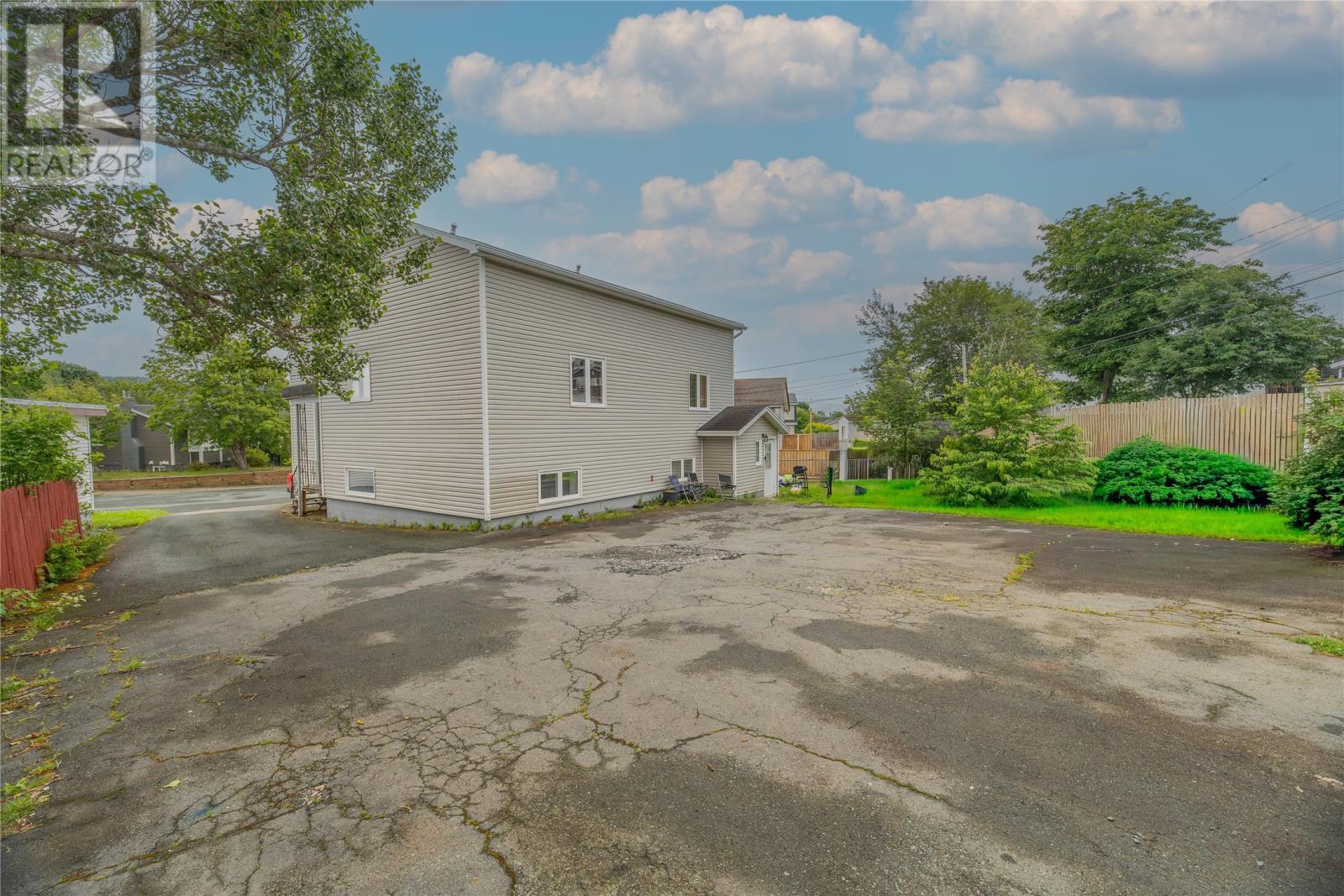 26 Lloyd Crescent, St. John'S, NL