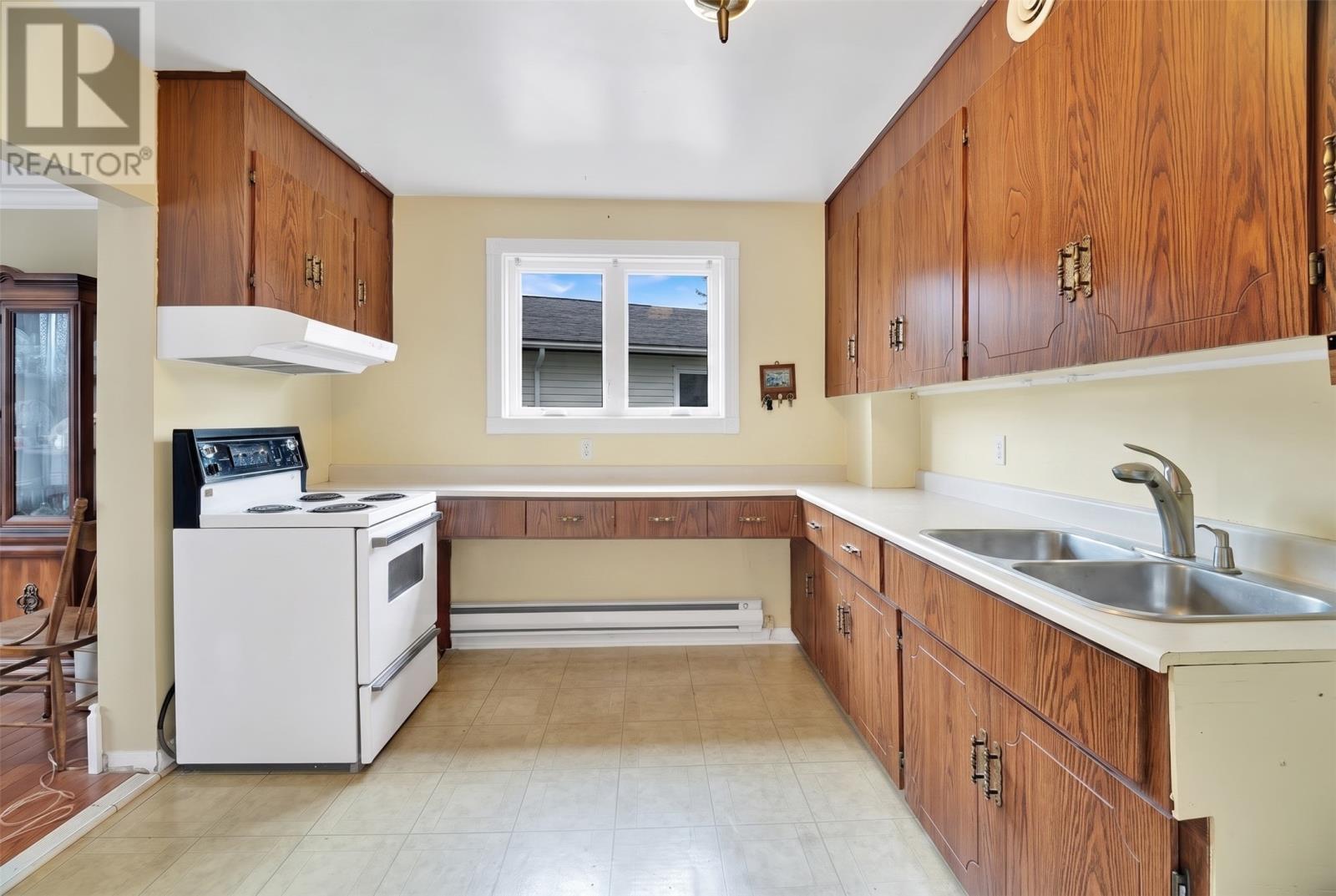 26 Lloyd Crescent, St. John'S, NL