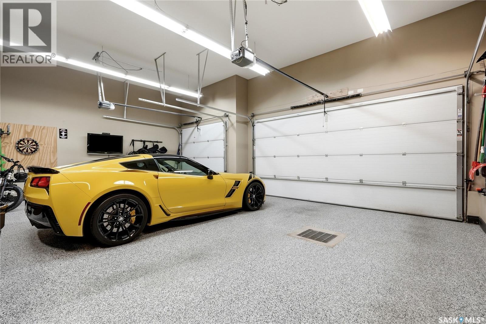 3902 Goldfinch Way, Regina, SK - Indoor Photo Showing Garage