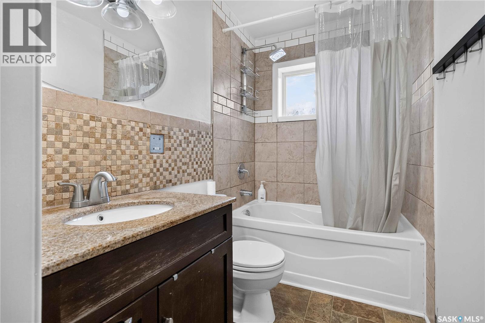 738 Weldon Avenue, Saskatoon, SK - Indoor Photo Showing Bathroom