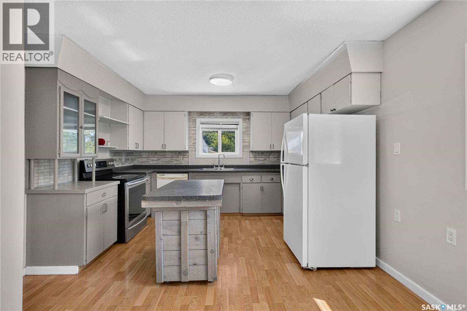 738 Weldon Avenue, Saskatoon, SK - Indoor Photo Showing Kitchen