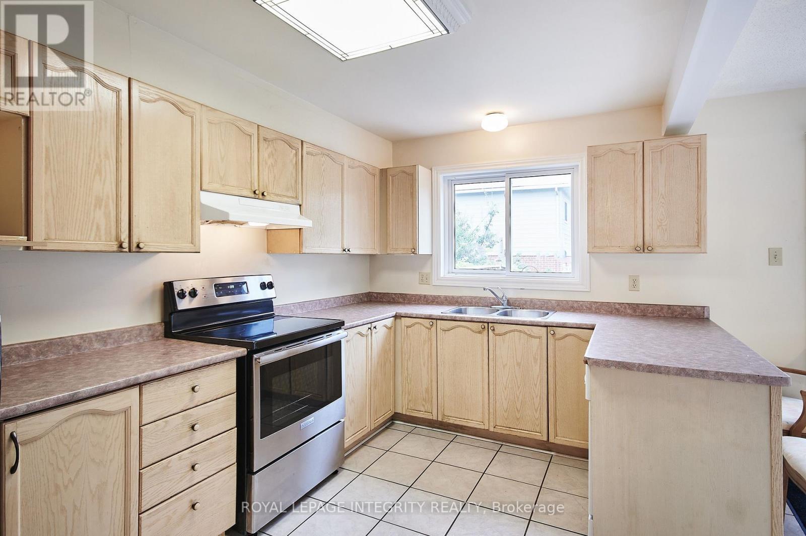 51 Havenhurst Crescent, Ottawa, ON - Indoor Photo Showing Kitchen With Double Sink