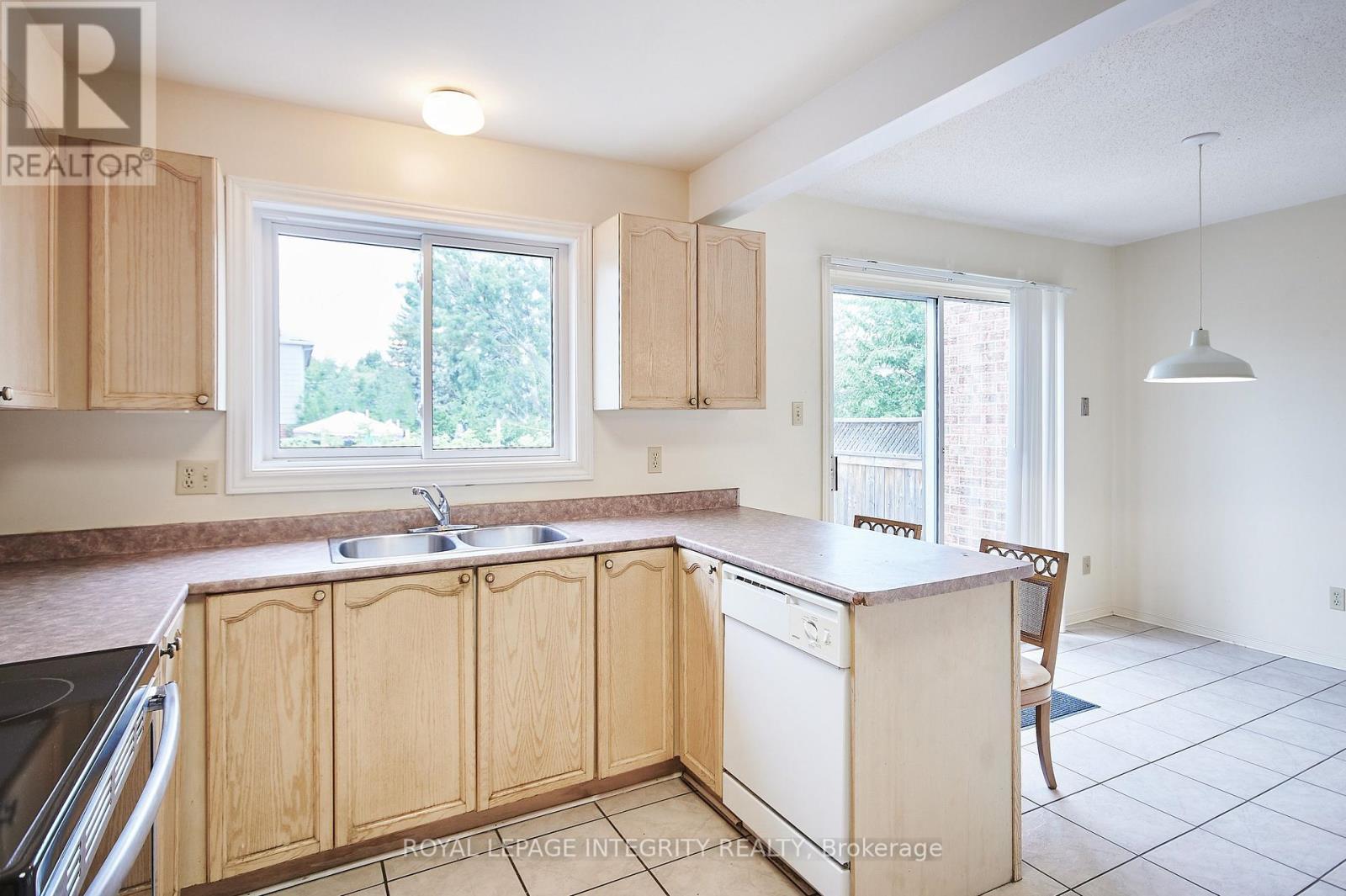 Kitchen - 51 Havenhurst Crescent, Ottawa, ON - Indoor Photo Showing Kitchen With Double Sink