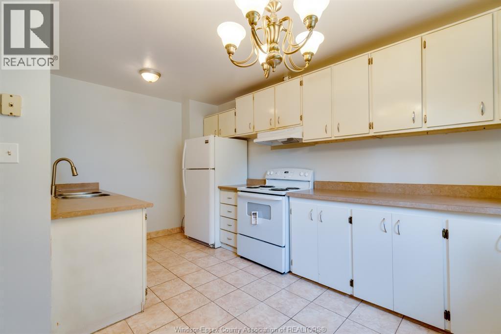 5446 Lassaline Unit# 47, Windsor, ON - Indoor Photo Showing Kitchen