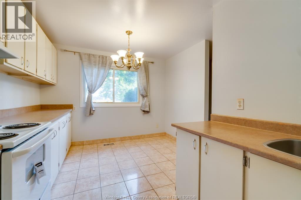 5446 Lassaline Unit# 47, Windsor, ON - Indoor Photo Showing Kitchen