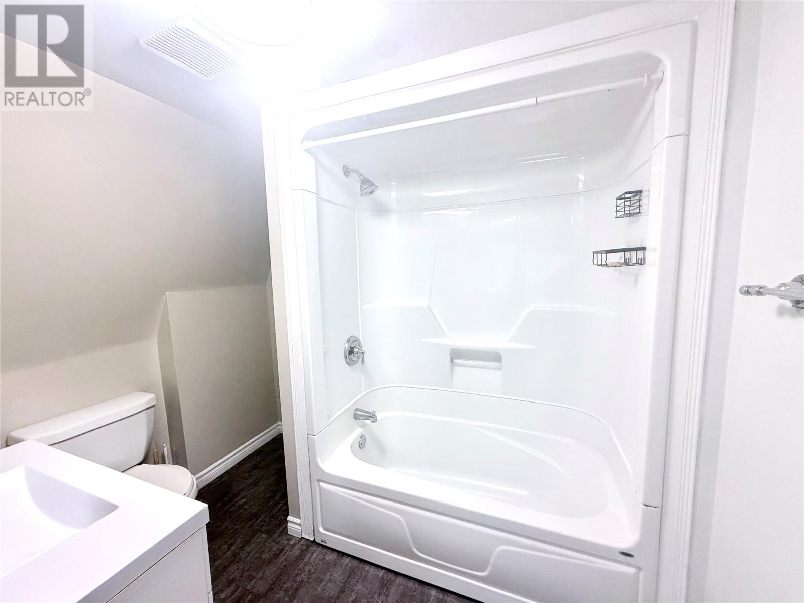 2 Eighteenth Avenue, Grand Falls-Windsor, NL - Indoor Photo Showing Bathroom