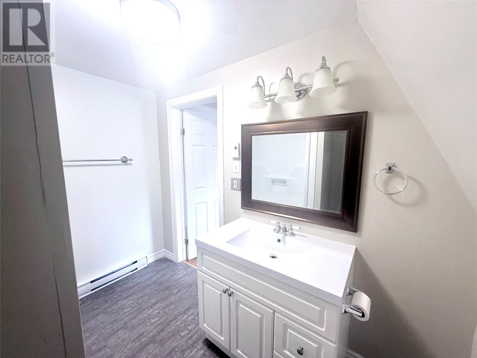 2 Eighteenth Avenue, Grand Falls-Windsor, NL - Indoor Photo Showing Bathroom