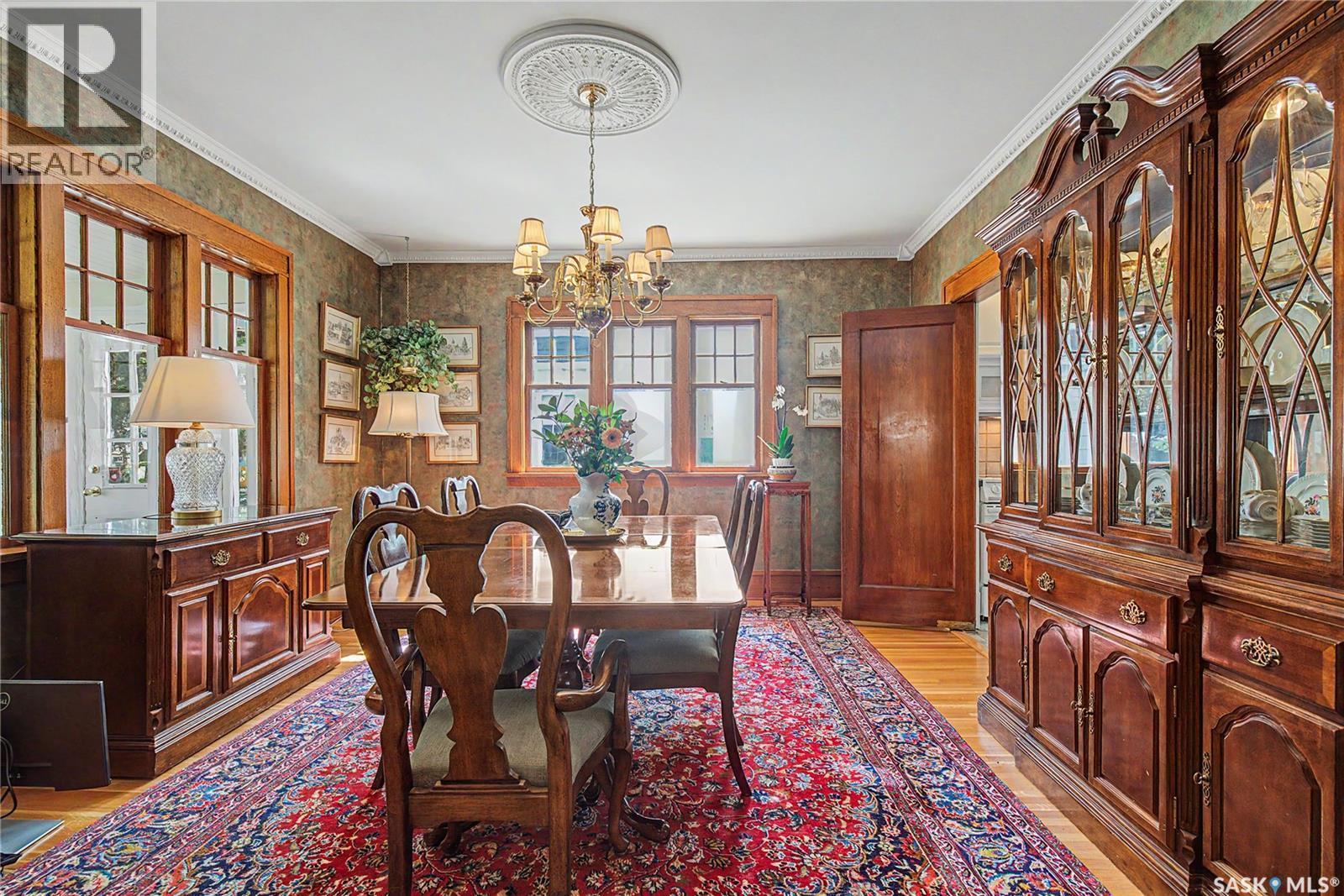 1150 2Nd Avenue Nw, Moose Jaw, SK - Indoor Photo Showing Dining Room