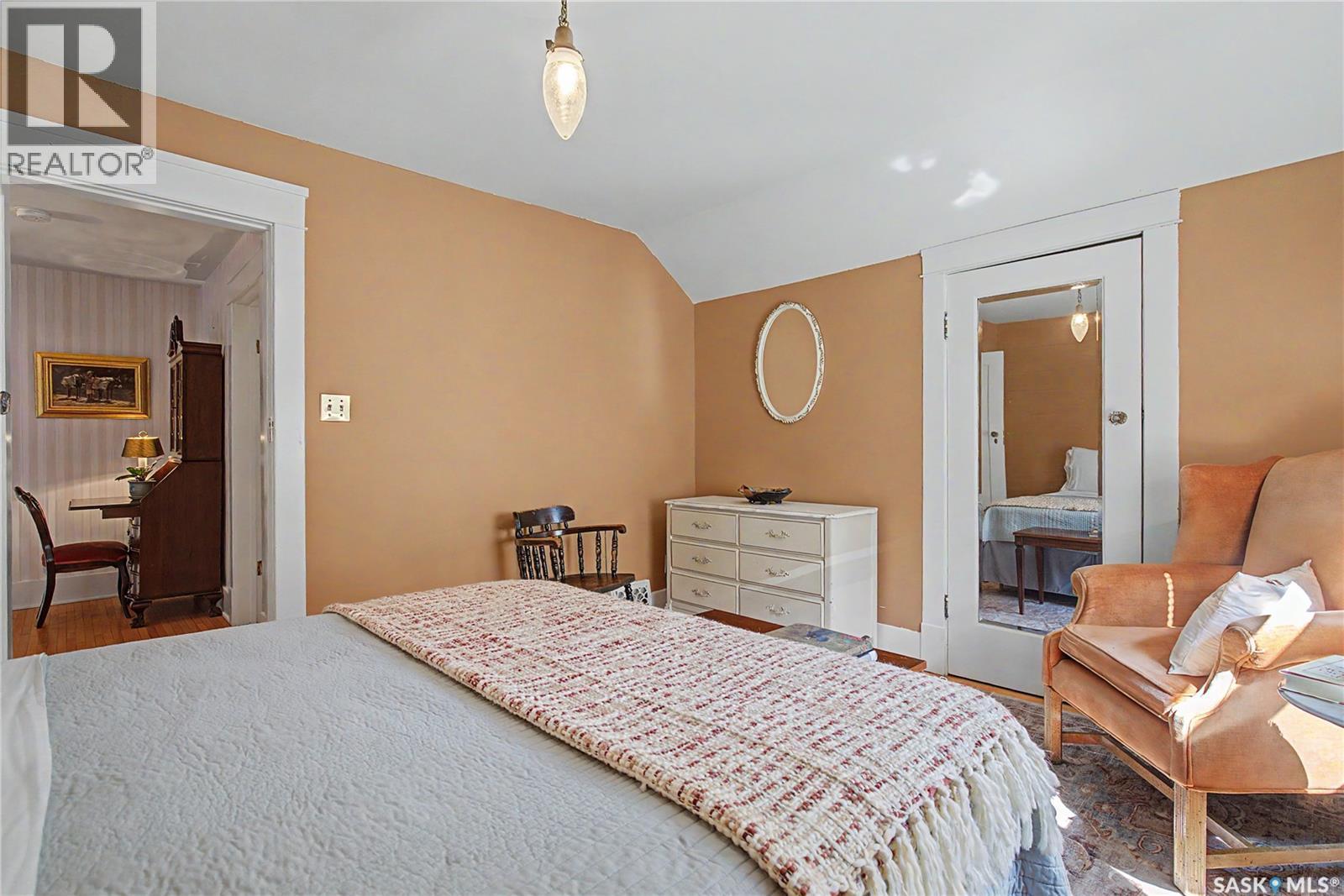 1150 2Nd Avenue Nw, Moose Jaw, SK - Indoor Photo Showing Bedroom