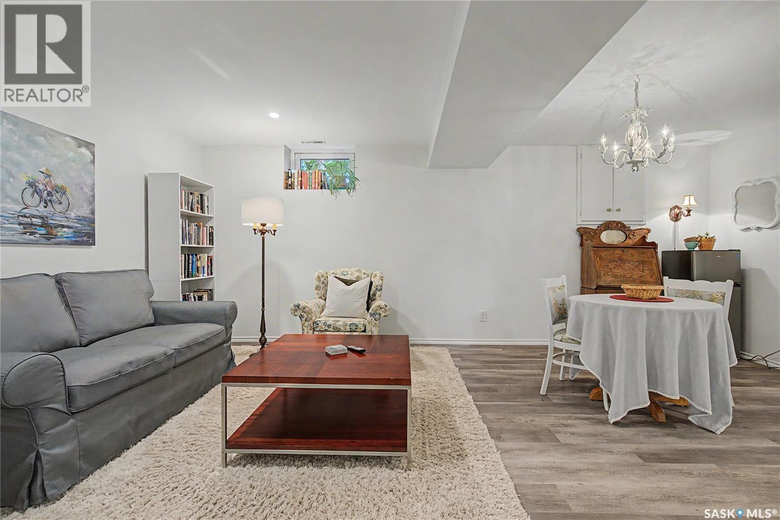 1150 2Nd Avenue Nw, Moose Jaw, SK - Indoor Photo Showing Living Room