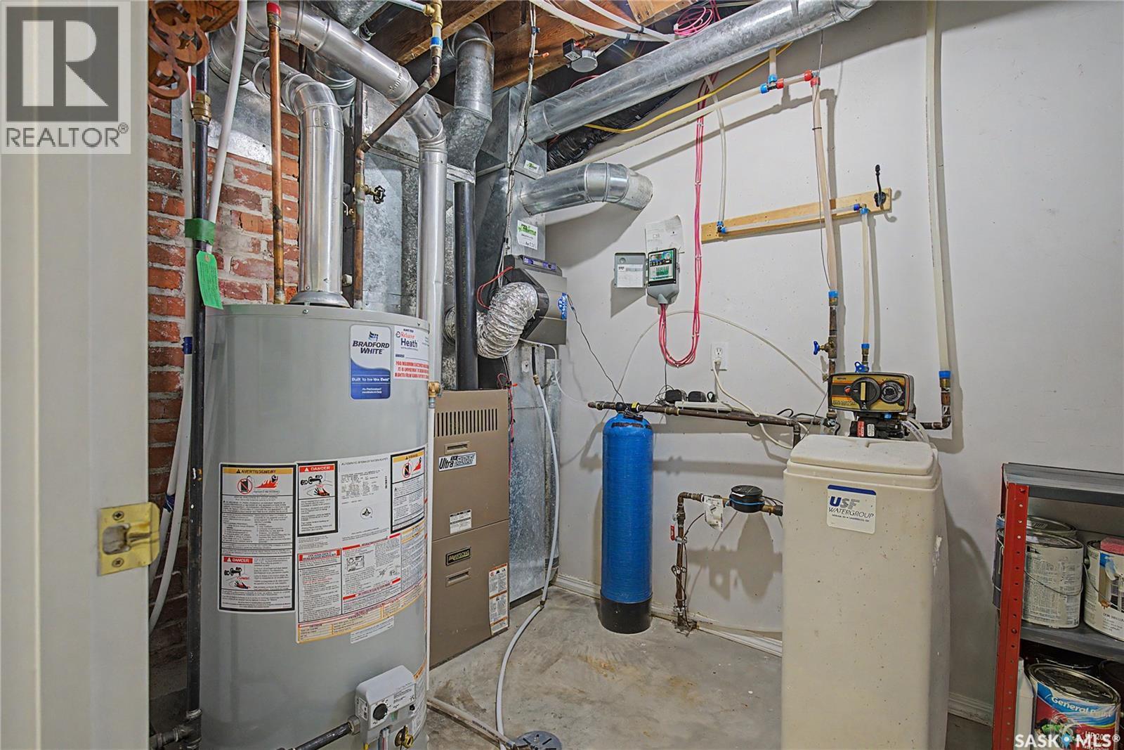 1150 2Nd Avenue Nw, Moose Jaw, SK - Indoor Photo Showing Basement