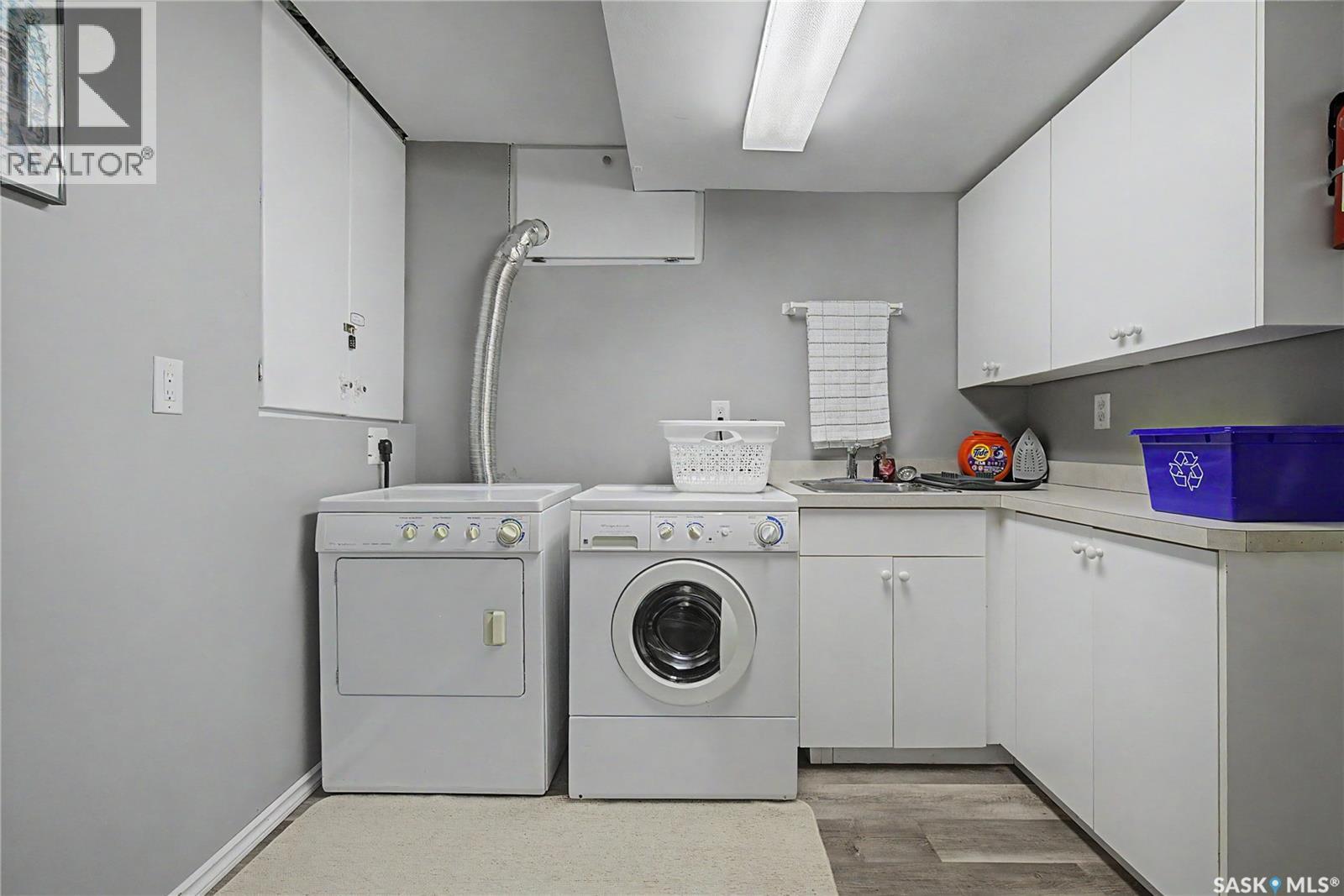 1150 2Nd Avenue Nw, Moose Jaw, SK - Indoor Photo Showing Laundry Room