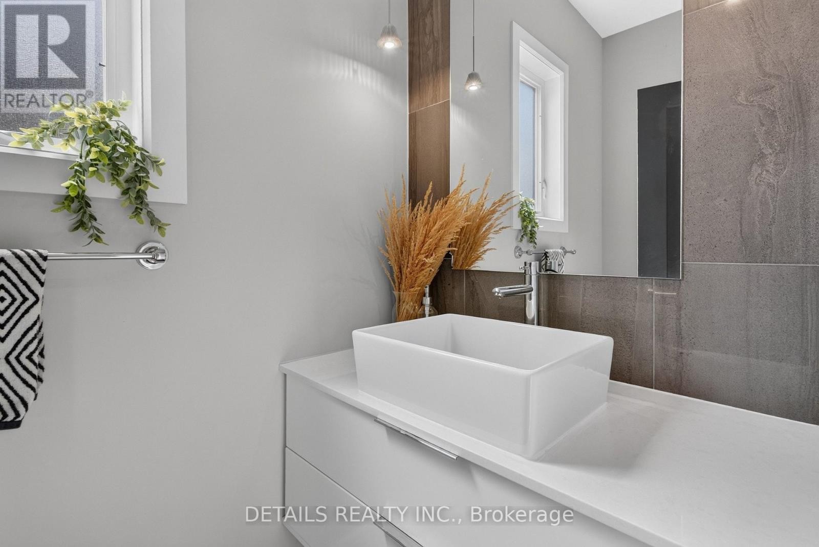 296 Kirchoffer Avenue, Ottawa, ON