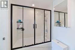 4Pc Ensuite Bathroom W Custom Glass Shower - 