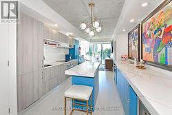 Upgraded Kitchen W B/I Appliances&Lg Centre Island - 