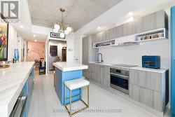 Upgraded Kitchen W B/I Appliances&Lg Centre Island - 