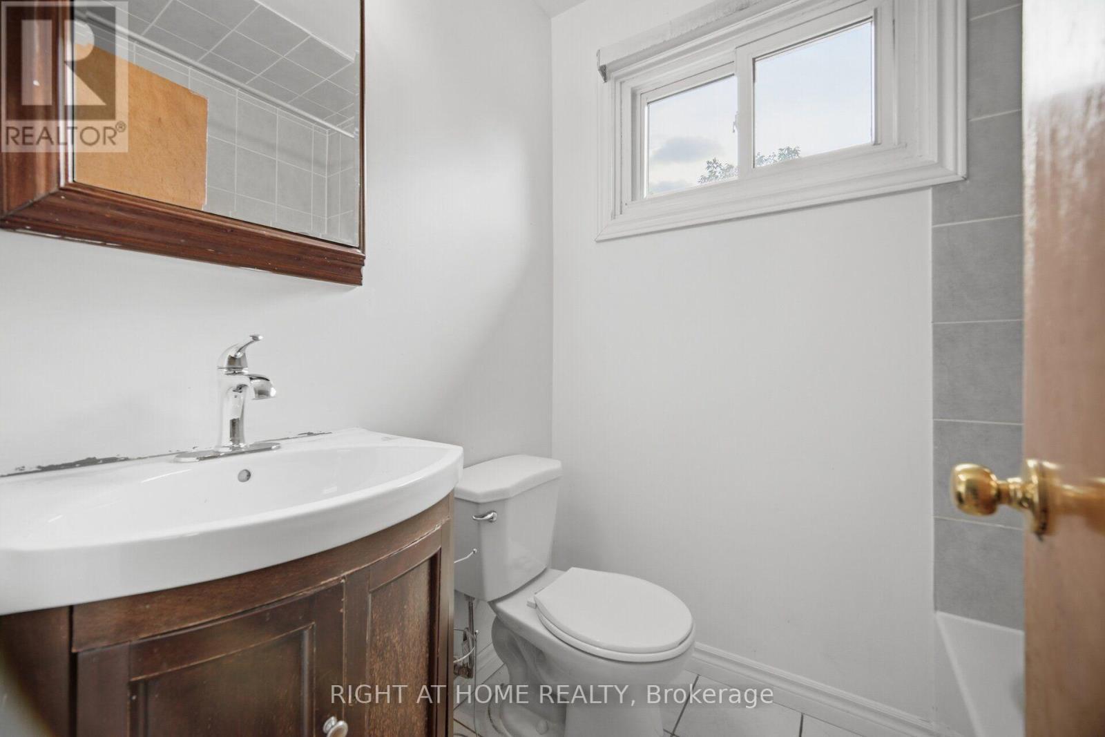 36 Rushley Drive, Toronto, ON - Indoor Photo Showing Bathroom