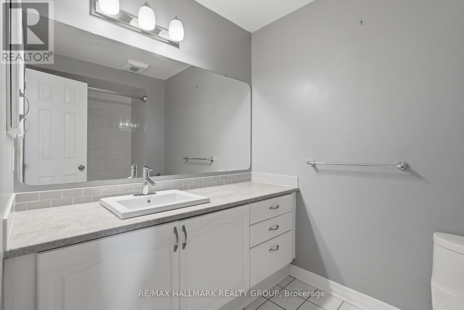 30 Rowe Drive, Ottawa, ON - Indoor Photo Showing Bathroom