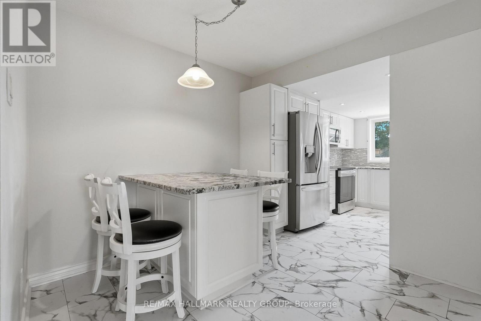 30 Rowe Drive, Ottawa, ON - Indoor Photo Showing Kitchen