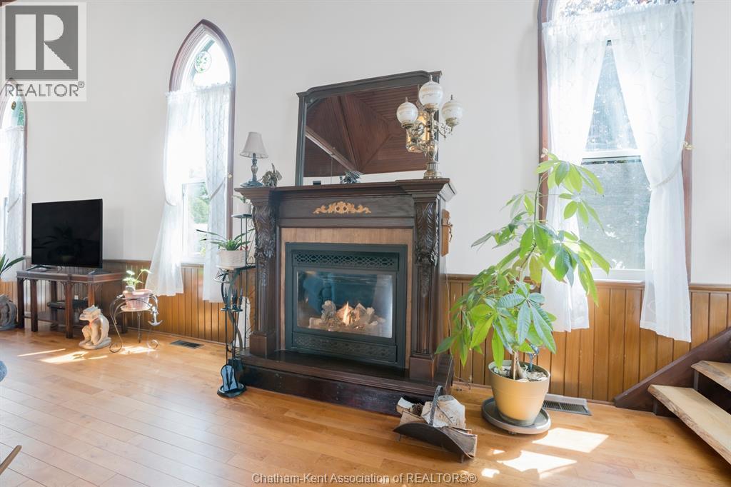 203 Mcintyre Street, Dutton, ON - Indoor Photo Showing Living Room With Fireplace