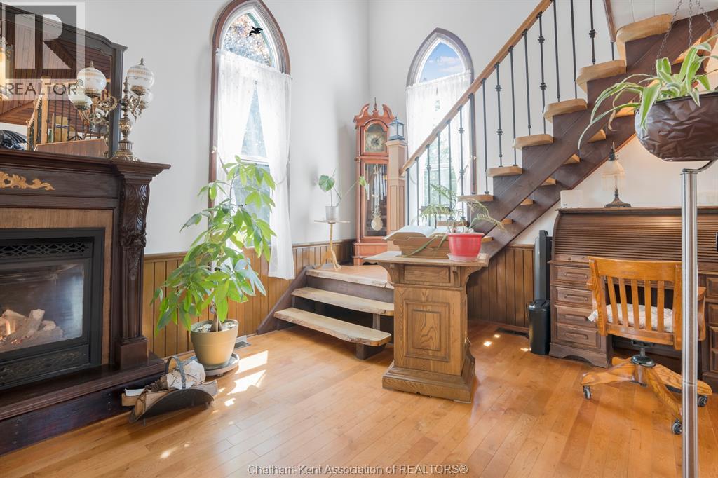 203 Mcintyre Street, Dutton, ON - Indoor With Fireplace