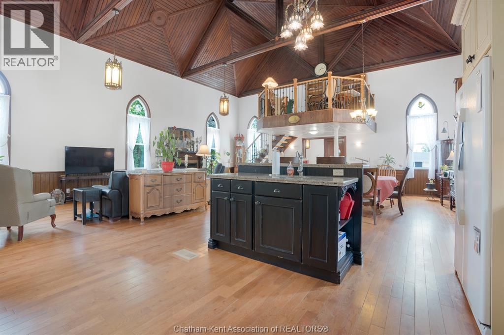 203 Mcintyre Street, Dutton, ON - Indoor Photo Showing Kitchen