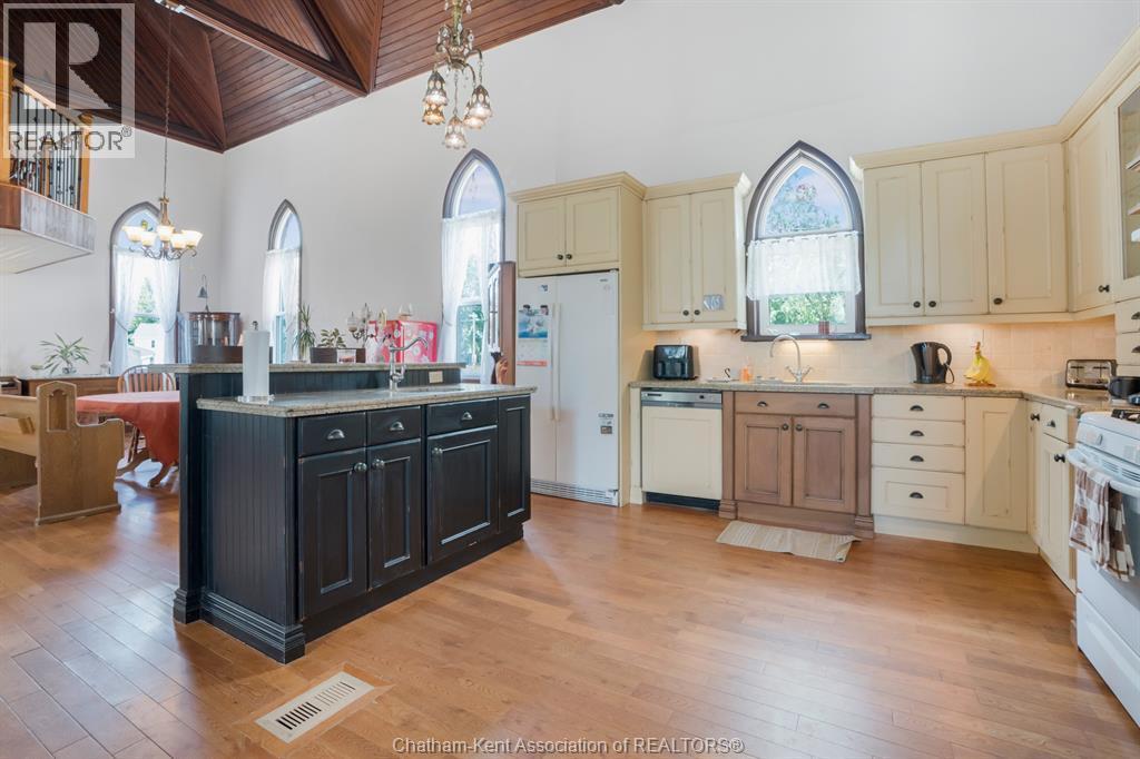 203 Mcintyre Street, Dutton, ON - Indoor Photo Showing Kitchen