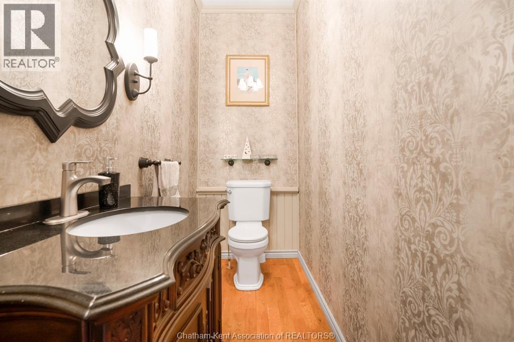 203 Mcintyre Street, Dutton, ON - Indoor Photo Showing Bathroom