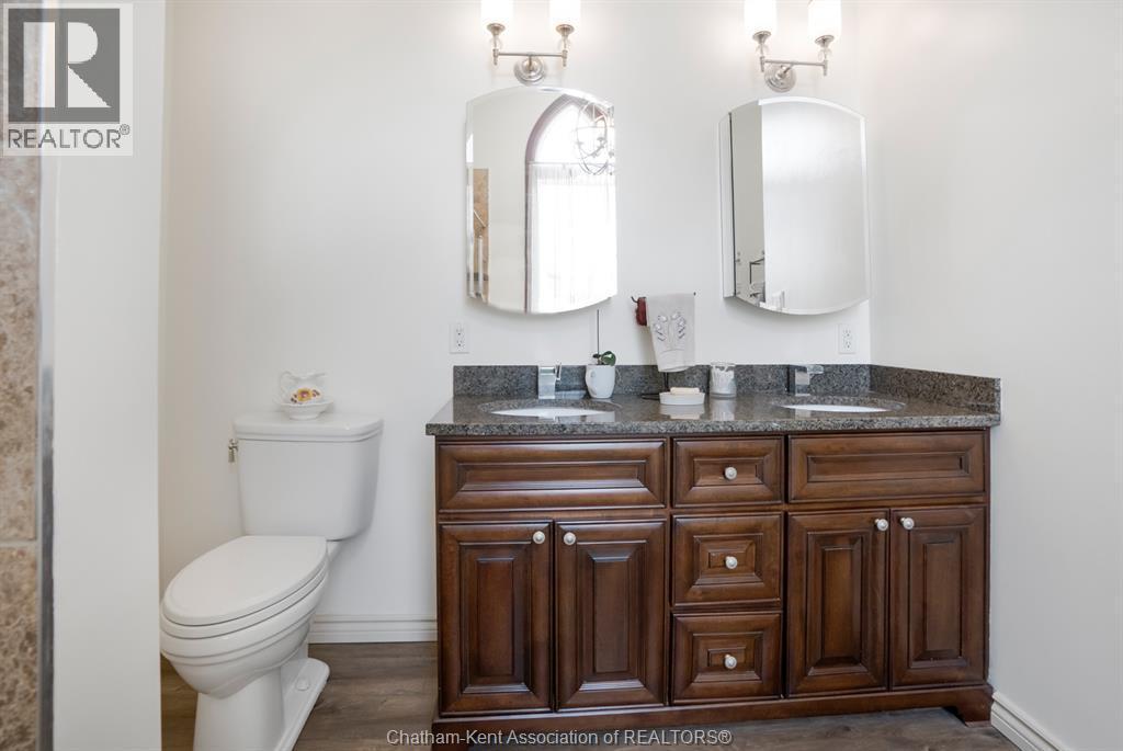 203 Mcintyre Street, Dutton, ON - Indoor Photo Showing Bathroom