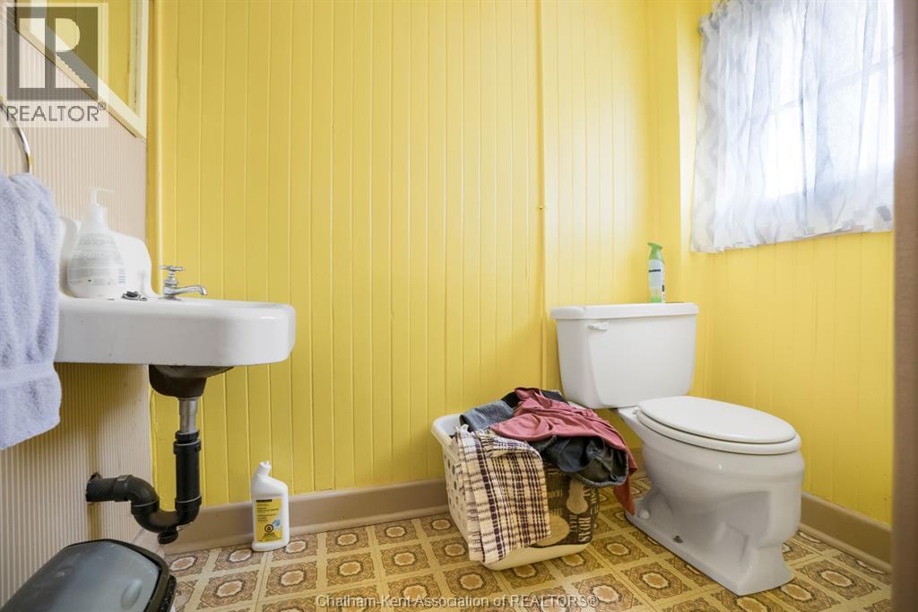 203 Mcintyre Street, Dutton, ON - Indoor Photo Showing Bathroom
