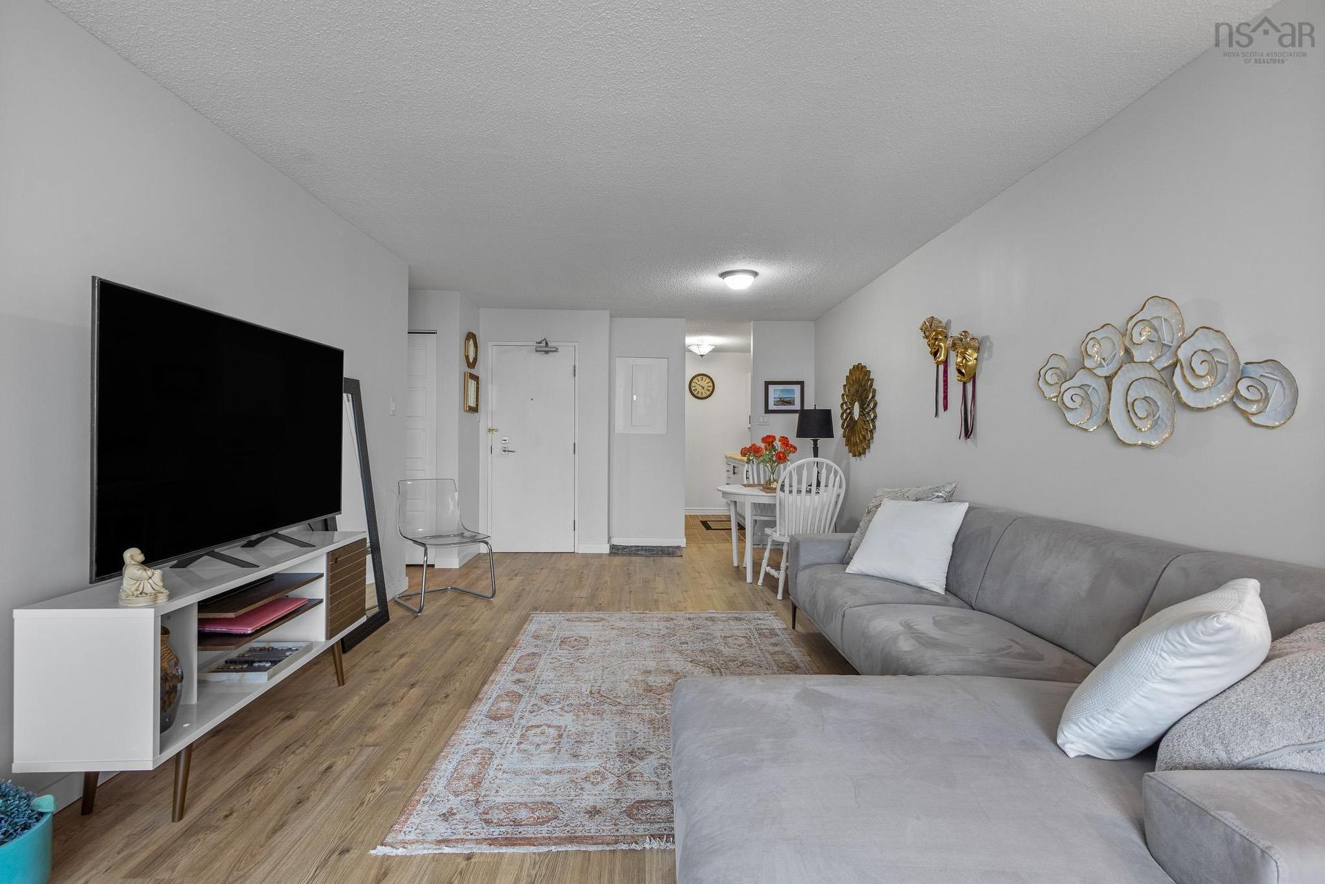1002 5572 North Ridge Road, Halifax, NS - Indoor Photo Showing Living Room