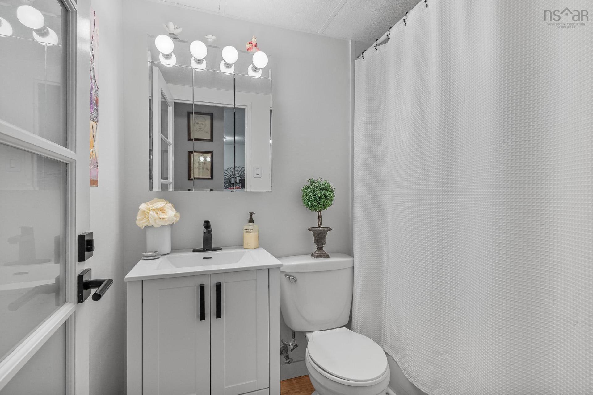 1002 5572 North Ridge Road, Halifax, NS - Indoor Photo Showing Bathroom