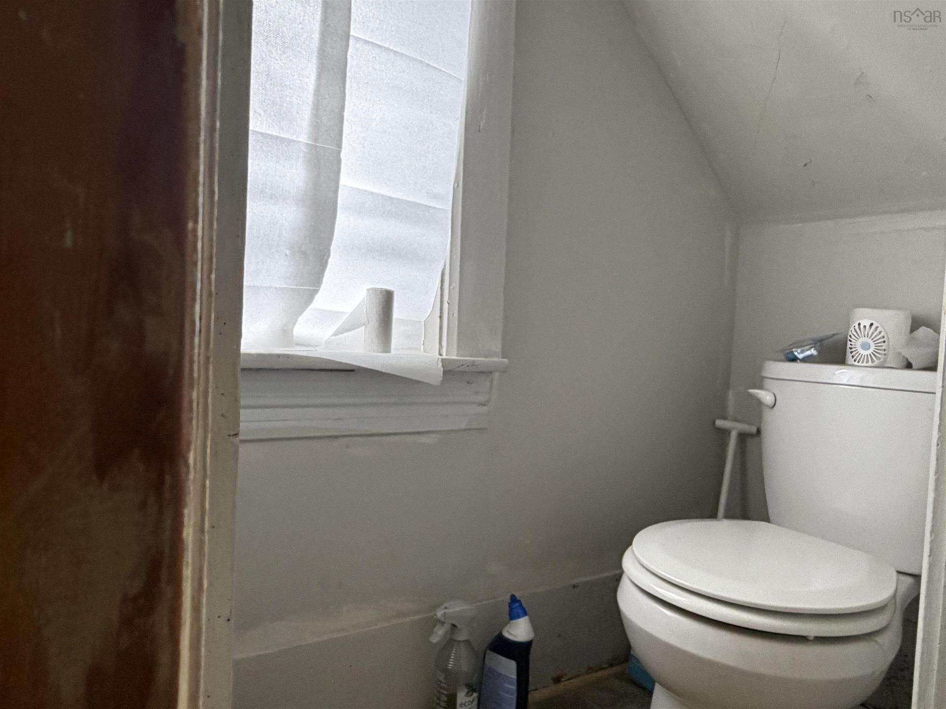 280 Marsh Street, New Glasgow, NS - Indoor Photo Showing Bathroom