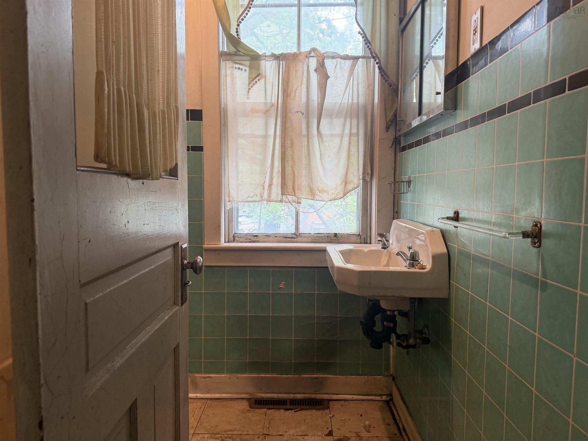 280 Marsh Street, New Glasgow, NS - Indoor Photo Showing Bathroom