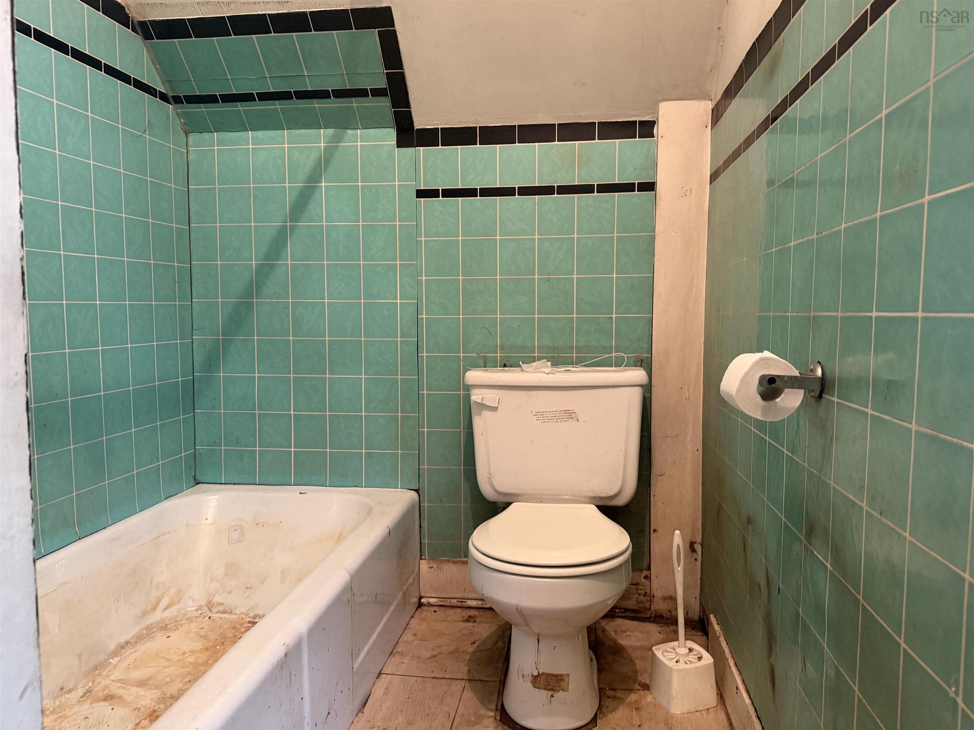 280 Marsh Street, New Glasgow, NS - Indoor Photo Showing Bathroom
