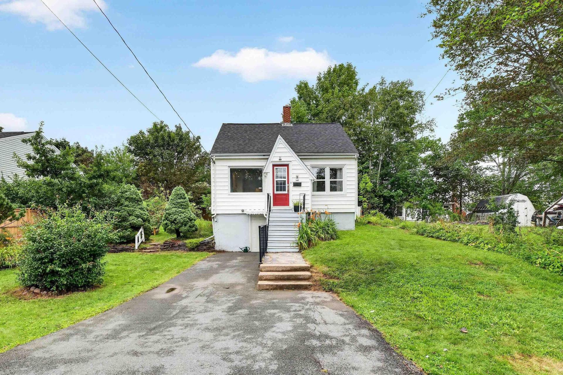 1 Piers Avenue, Fairmount, NS - Outdoor
