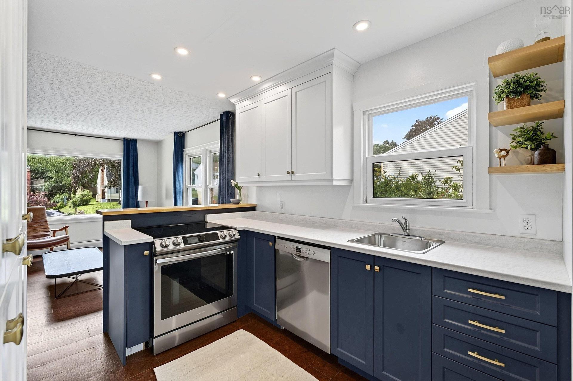 1 Piers Avenue, Fairmount, NS - Indoor Photo Showing Kitchen