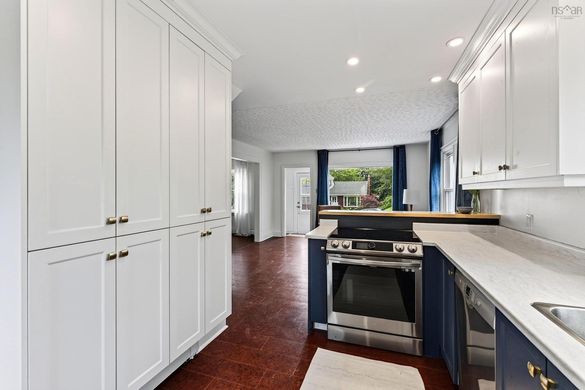 1 Piers Avenue, Fairmount, NS - Indoor Photo Showing Kitchen