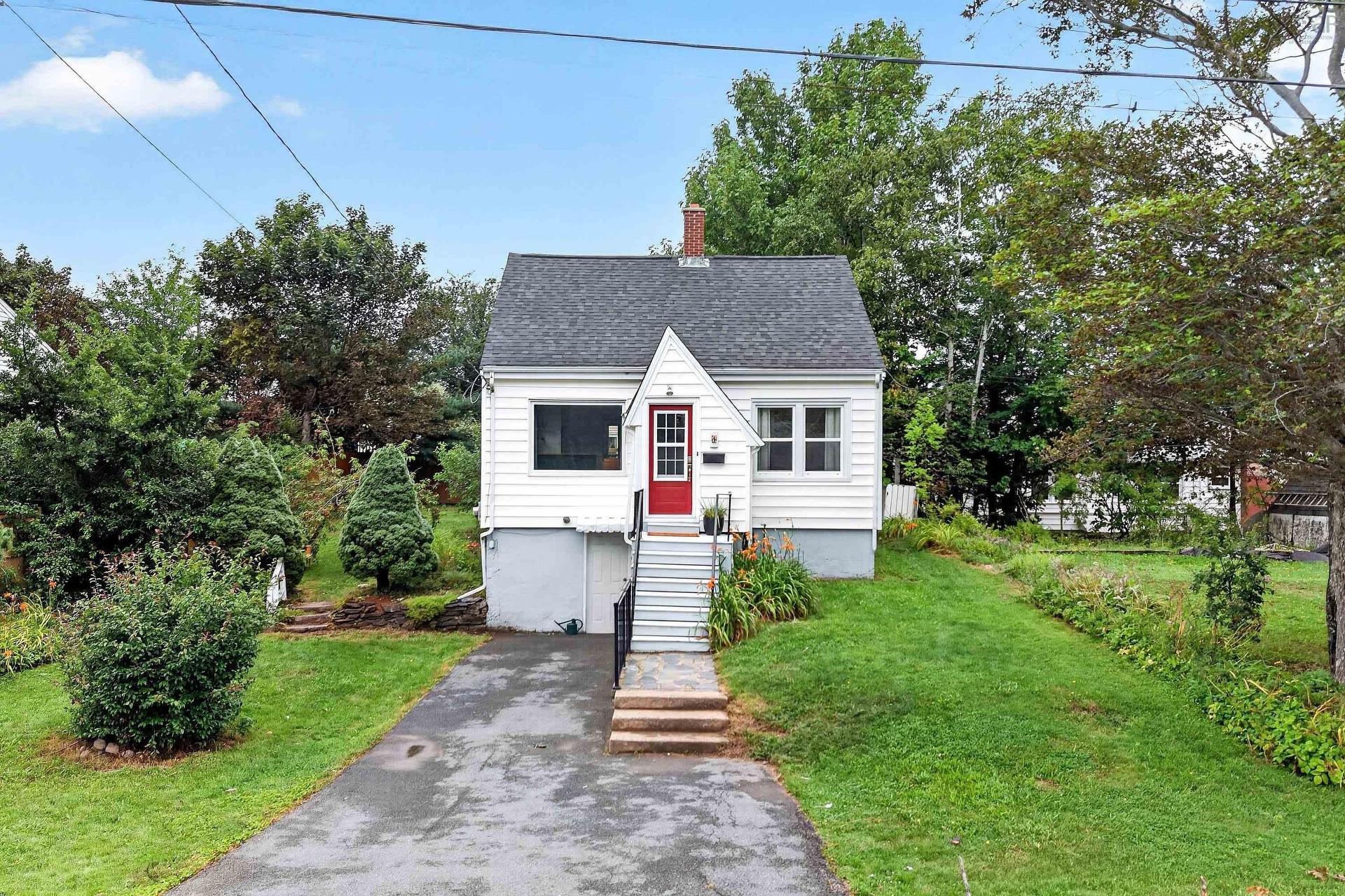 1 Piers Avenue, Fairmount, NS - Outdoor