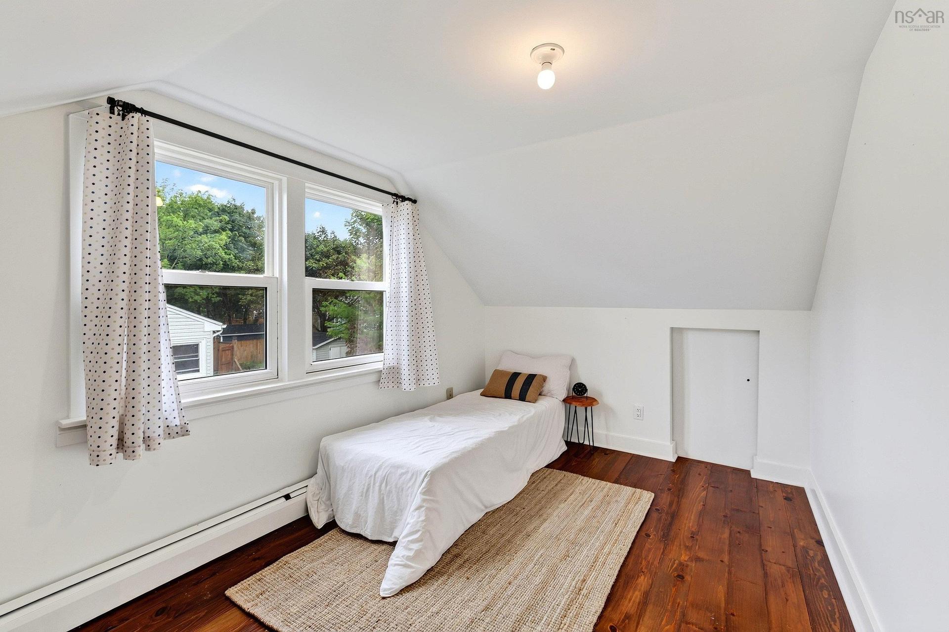 1 Piers Avenue, Fairmount, NS - Indoor Photo Showing Bedroom