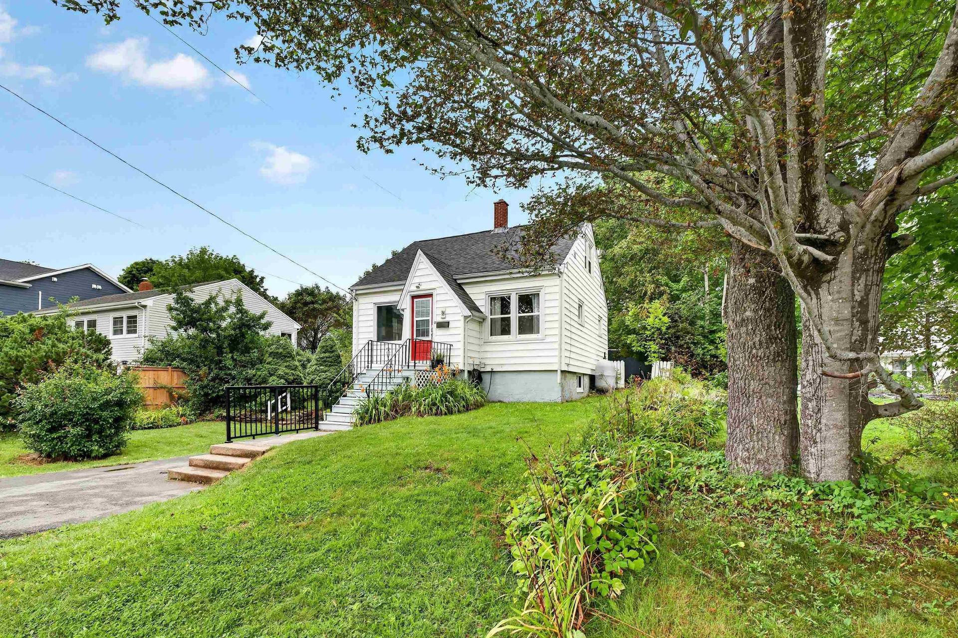 1 Piers Avenue, Fairmount, NS - Outdoor