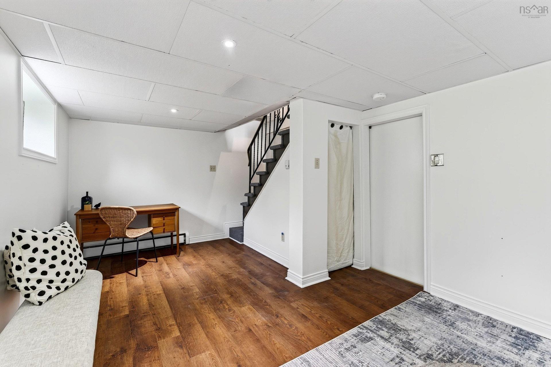 1 Piers Avenue, Fairmount, NS - Indoor
