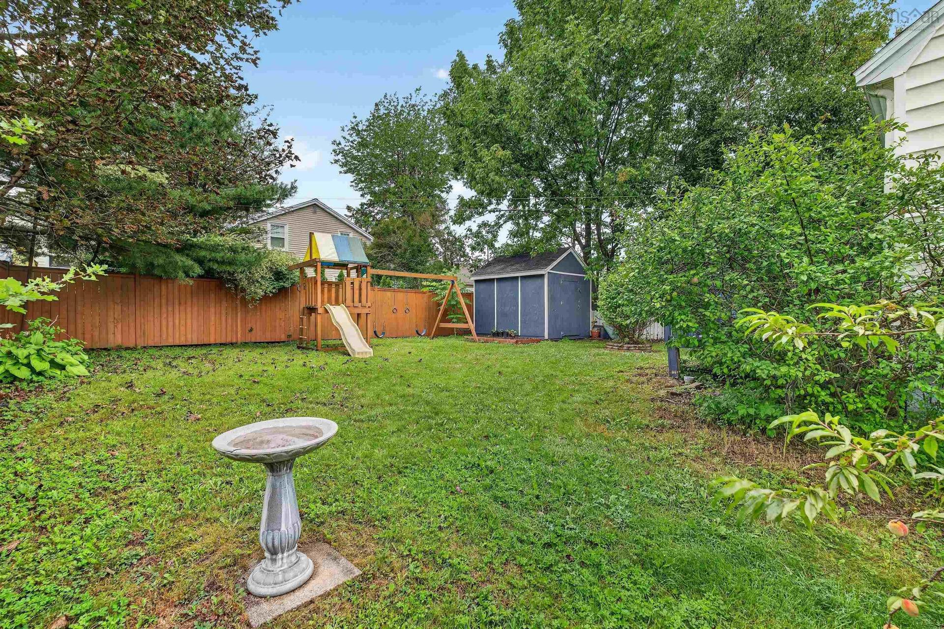 1 Piers Avenue, Fairmount, NS - Outdoor With Backyard