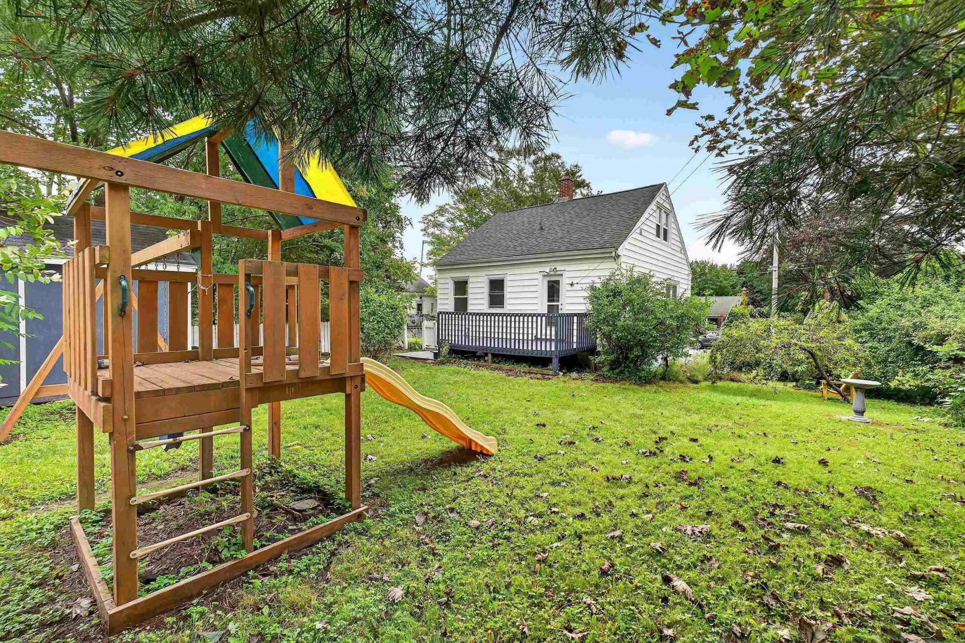 1 Piers Avenue, Fairmount, NS - Outdoor