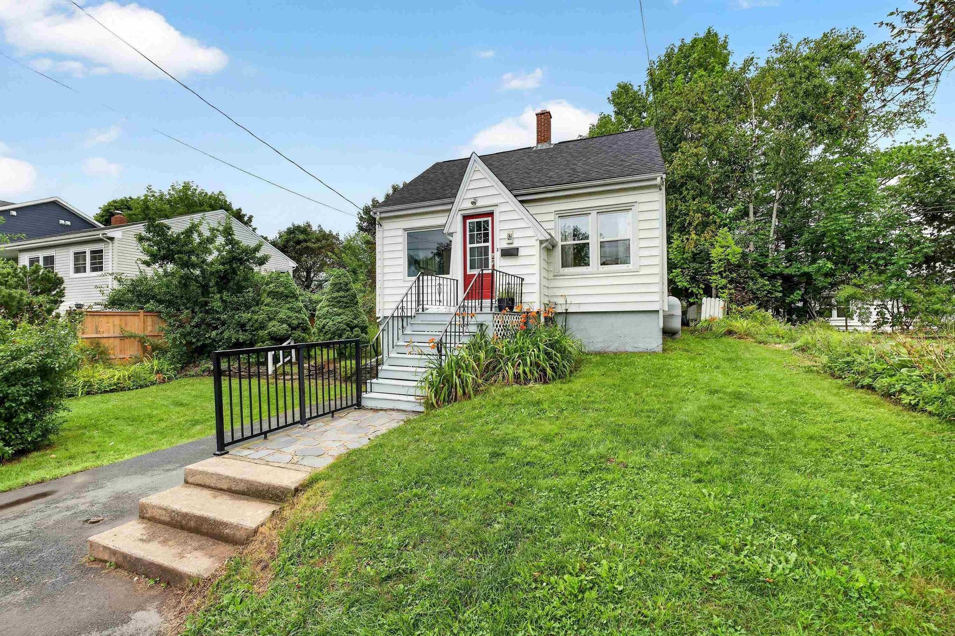 1 Piers Avenue, Fairmount, NS - Outdoor