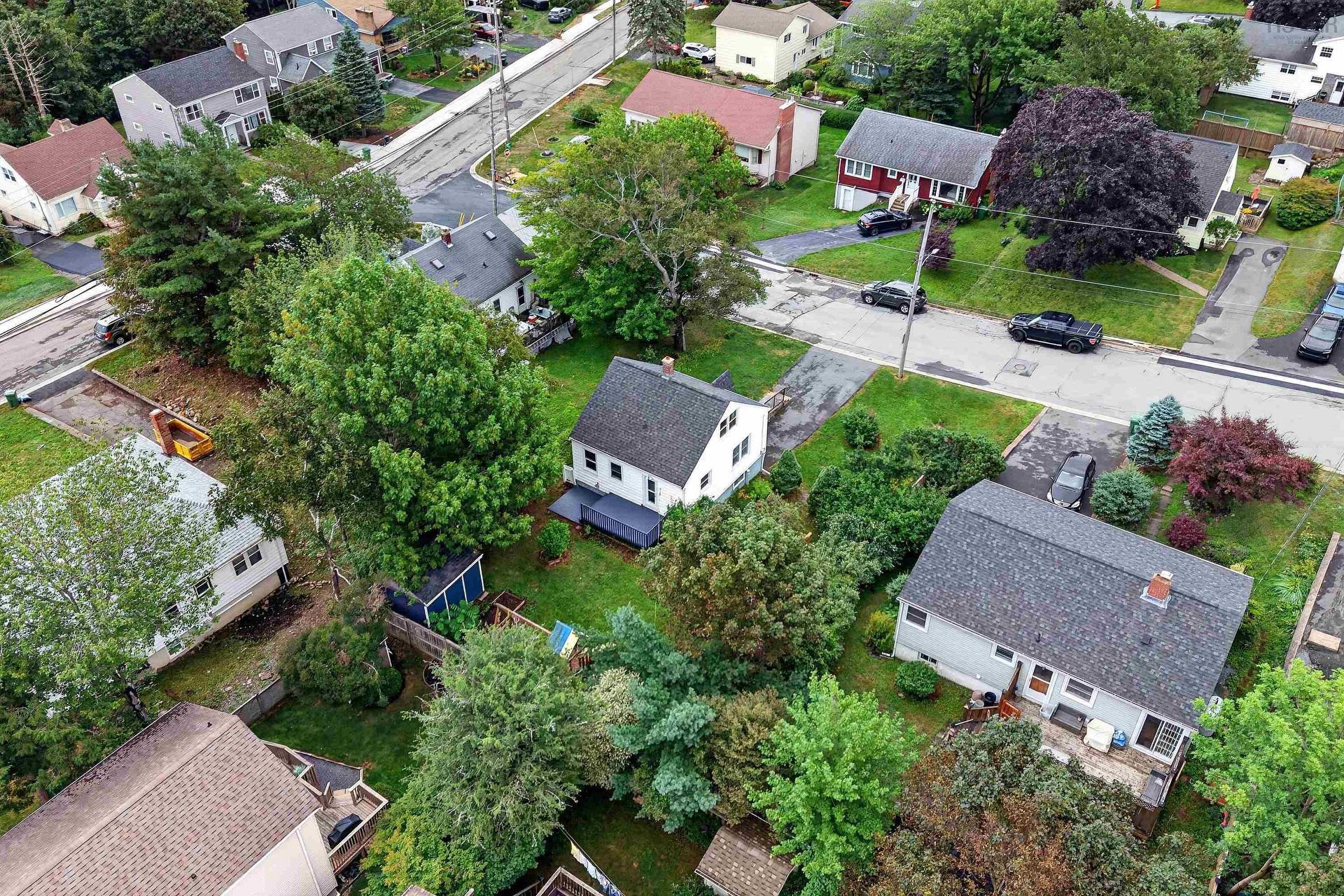 1 Piers Avenue, Fairmount, NS - Outdoor