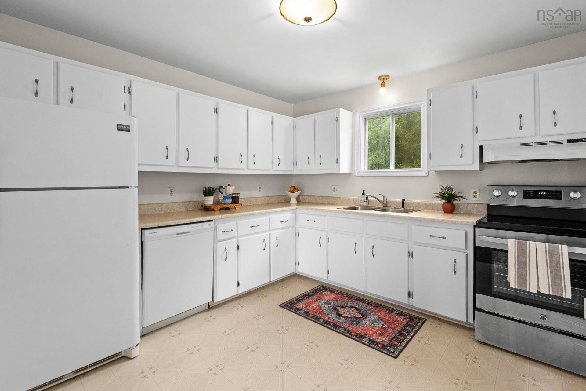 1B Smith Avenue, Cole Harbour, NS - Indoor Photo Showing Kitchen